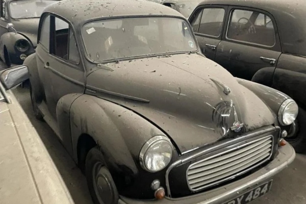 Neverovatna kolekcija automobila skrivena u starom skladištu